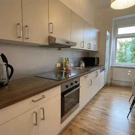 Junior Eleven Apartment *