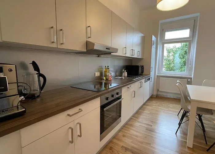 Junior Eleven Apartment *