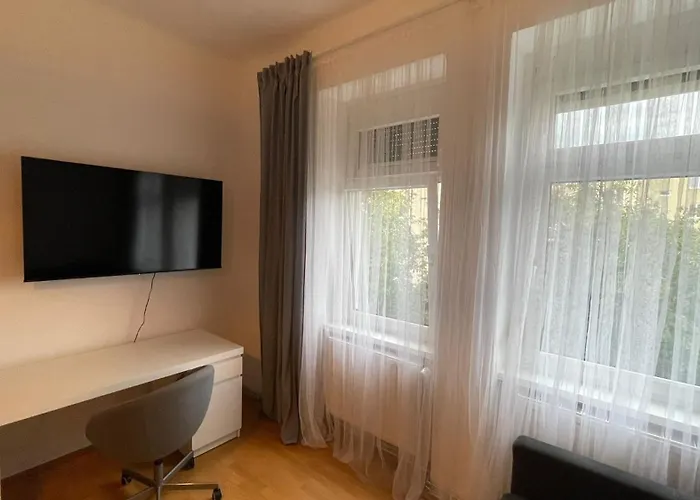 Junior Eleven Apartment *